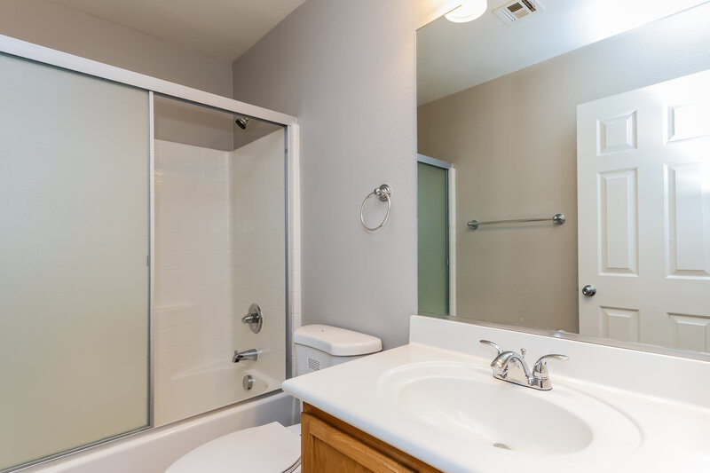 1,990/Mo, 979 Monte de Oro Ave Las Vegas, NV 89183 Bathroom View