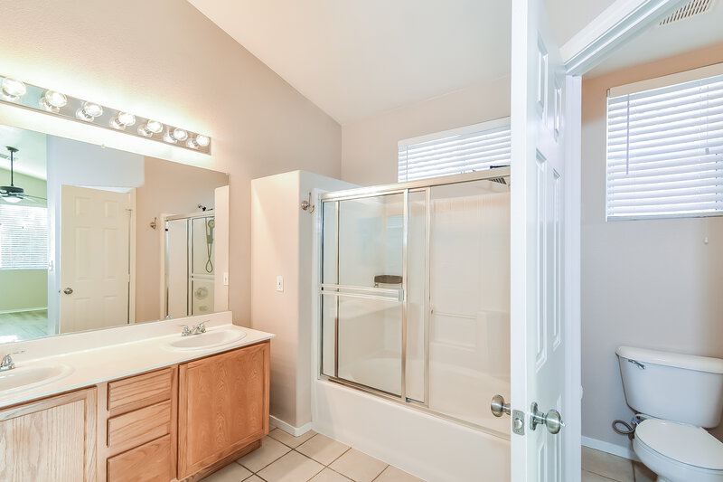 1,980/Mo, 9660 Flying Eagle Ln Las Vegas, NV 89123 Main Bathroom View