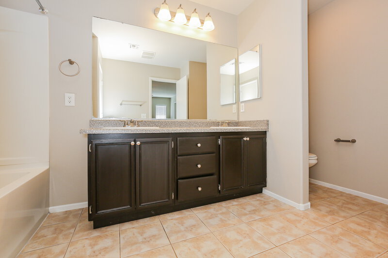 3,610/Mo, 5308 Welch Valley Ave Las Vegas, NV 89131 Main Bathroom View