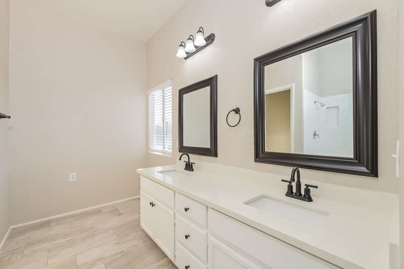 2,335/Mo, 2168 Eaglecloud Dr Henderson, NV 89074 Main Bathroom View