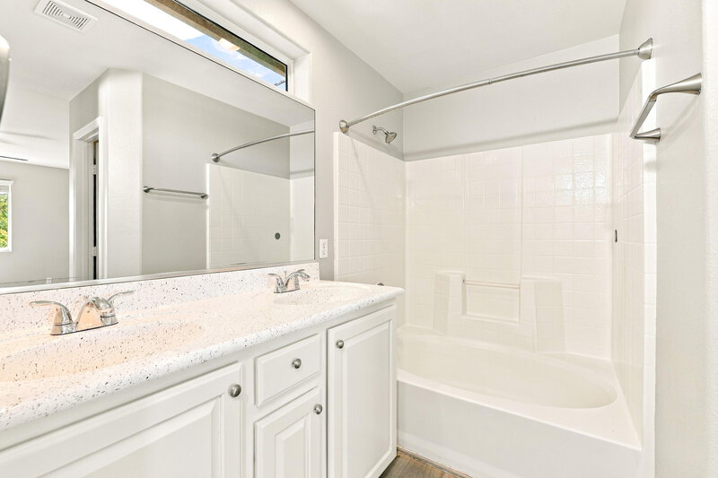 2,005/Mo, 998 Alfonso Ave Henderson, NV 89015 Primary Bathroom View