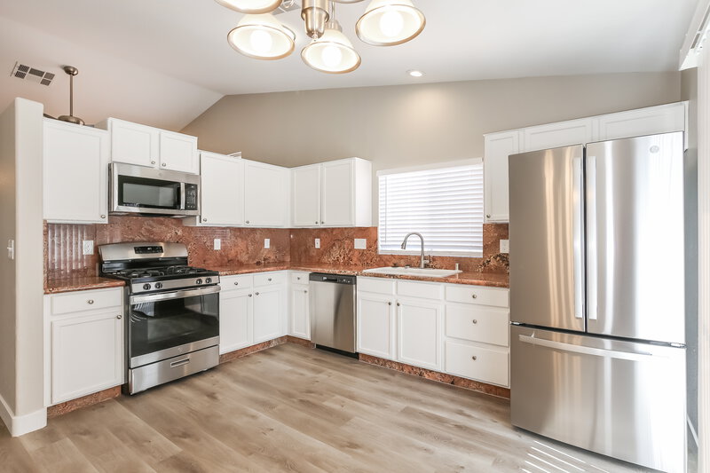 1,995/Mo, 4421 Ivory Jade Ave North Las Vegas, NV 89031 Kitchen View 2