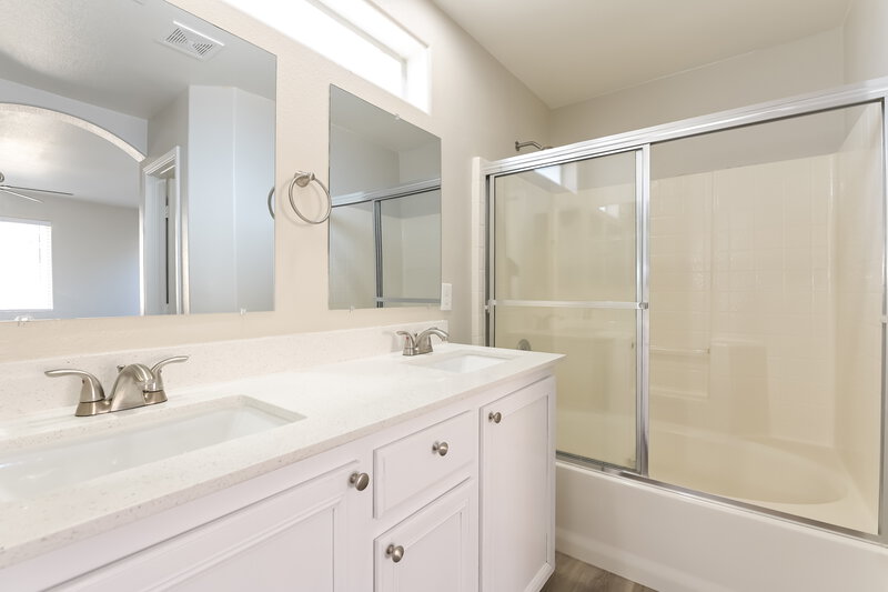 2,035/Mo, 8277 New Leaf Ave Las Vegas, NV 89131 Main Bathroom View