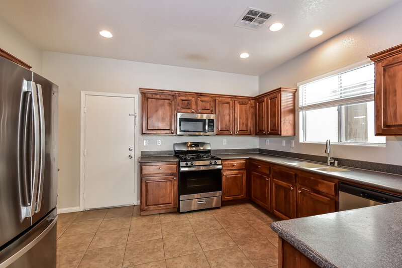 2,340/Mo, 8320 Jo Marcy Dr Las Vegas, NV 89131 Kitchen View 2