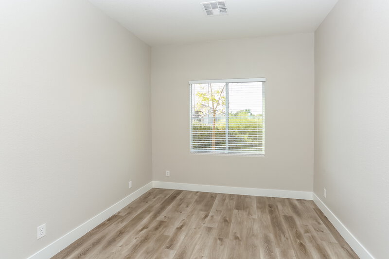 2,415/Mo, 8320 Jo Marcy Dr Las Vegas, NV 89131 Office View