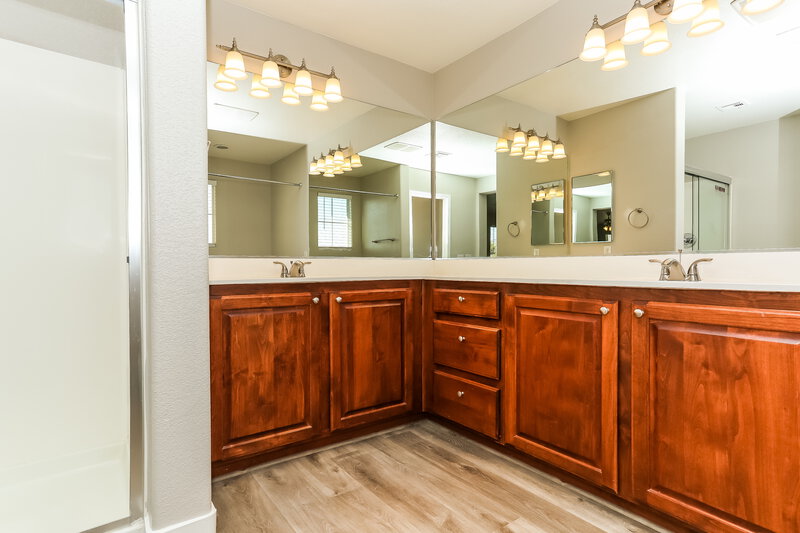 2,415/Mo, 8320 Jo Marcy Dr Las Vegas, NV 89131 Main Bathroom View