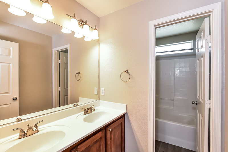 2,340/Mo, 8320 Jo Marcy Dr Las Vegas, NV 89131 Bathroom View