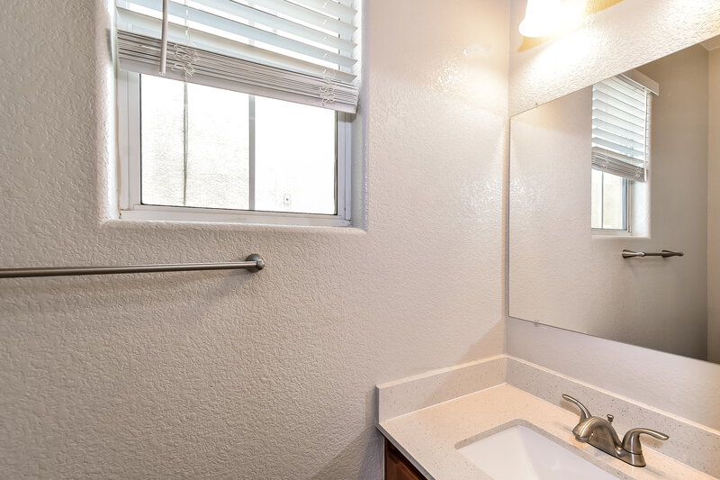 2,340/Mo, 8320 Jo Marcy Dr Las Vegas, NV 89131 Bathroom View 2