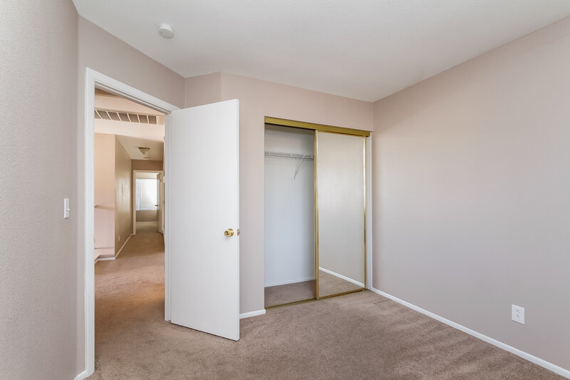 2,585/Mo, 60 Fantasia Ln Henderson, NV 89074 Bedroom View 4
