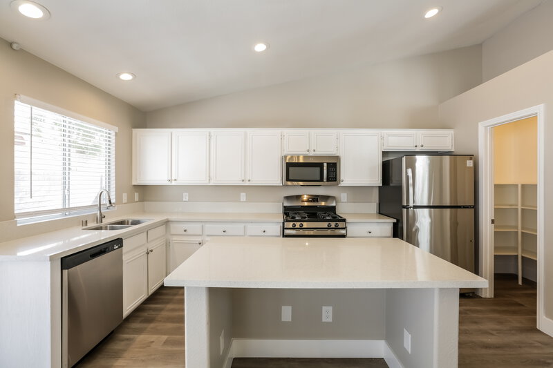 3,990/Mo, 3334 Syvella Ct Las Vegas, NV 89117 Kitchen View 2