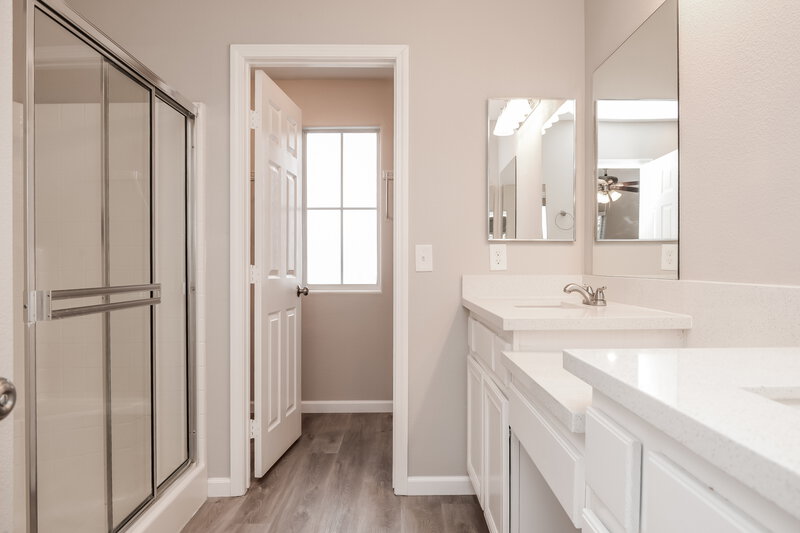 2,190/Mo, 8937 Brian Christopher Ave Las Vegas, NV 89149 Main Bathroom View