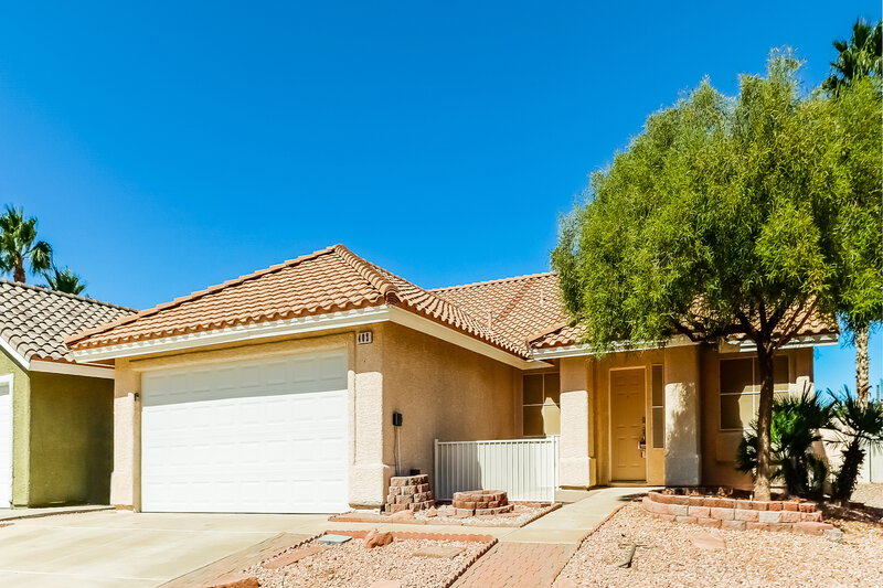 1,950/Mo, 402 Royal Greens Dr Henderson, NV 89002 Front View
