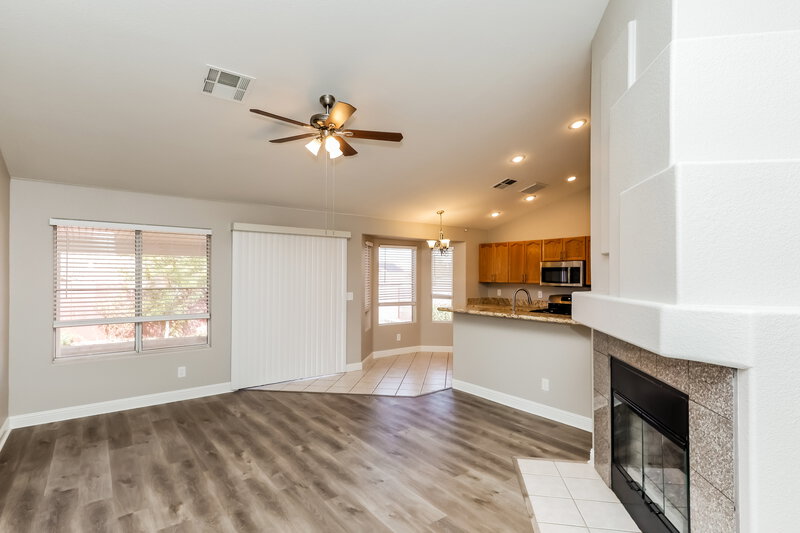 1,950/Mo, 402 Royal Greens Dr Henderson, NV 89002 Living Room View 4