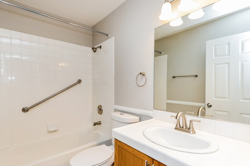 1,950/Mo, 402 Royal Greens Dr Henderson, NV 89002 Bathroom View