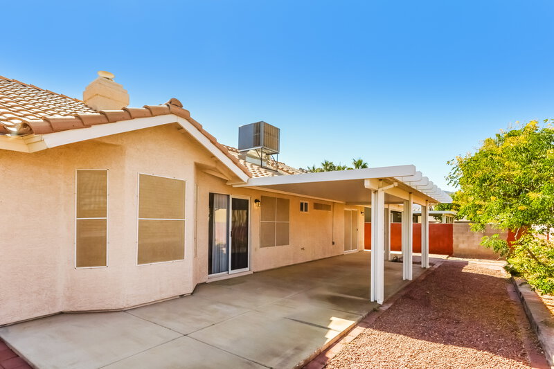 1,950/Mo, 402 Royal Greens Dr Henderson, NV 89002 Rear View