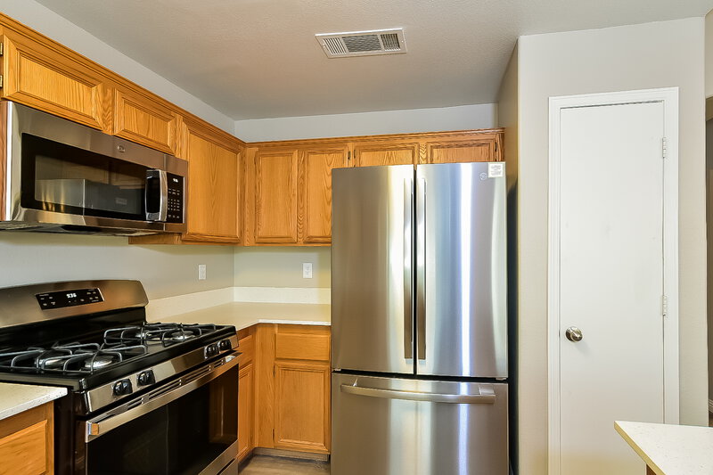 1,845/Mo, 8100 Pursuit Ct Las Vegas, NV 89131 Kitchen View 3