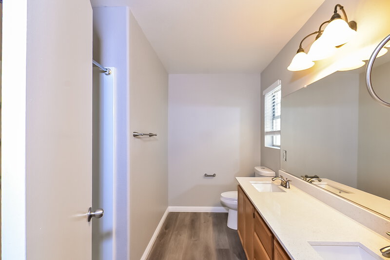 1,845/Mo, 8100 Pursuit Ct Las Vegas, NV 89131 Main Bathroom View
