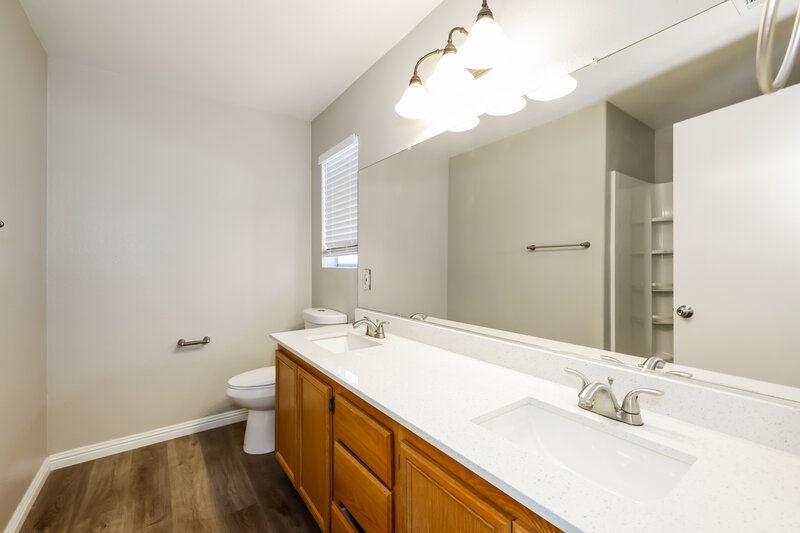 1,795/Mo, 8100 Pursuit Ct Las Vegas, NV 89131 Main Bathroom View