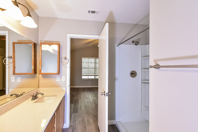 1,845/Mo, 8100 Pursuit Ct Las Vegas, NV 89131 Main Bathroom View 2
