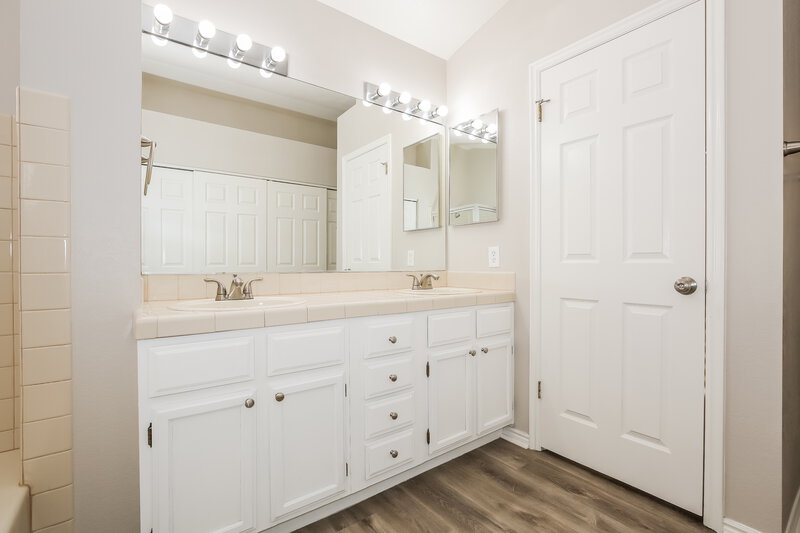 2,360/Mo, 1733 Toltec Cir Henderson, NV 89014 Main Bathroom View