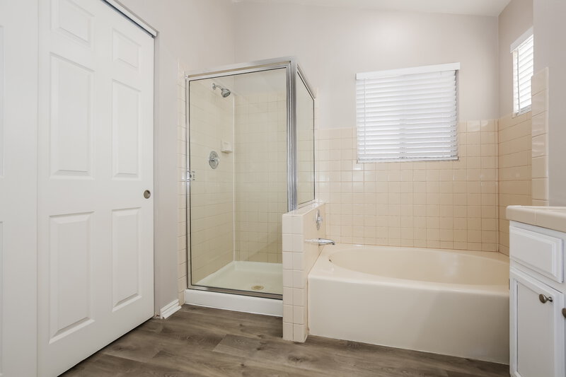 2,360/Mo, 1733 Toltec Cir Henderson, NV 89014 Main Bathroom View 2