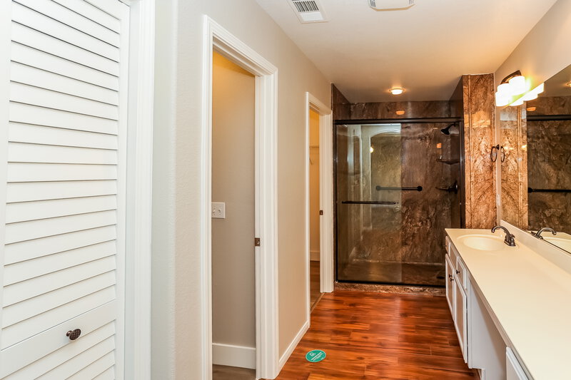 2,055/Mo, 9514 Grandview Spring Ave Las Vegas, NV 89166 Main Bathroom View