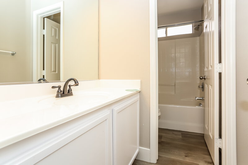 2,055/Mo, 9514 Grandview Spring Ave Las Vegas, NV 89166 Bathroom View