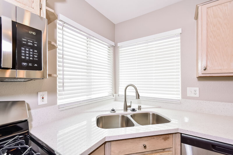 2,125/Mo, 5828 Meadow Dale Dr North Las Vegas, NV 89031 Kitchen View 2