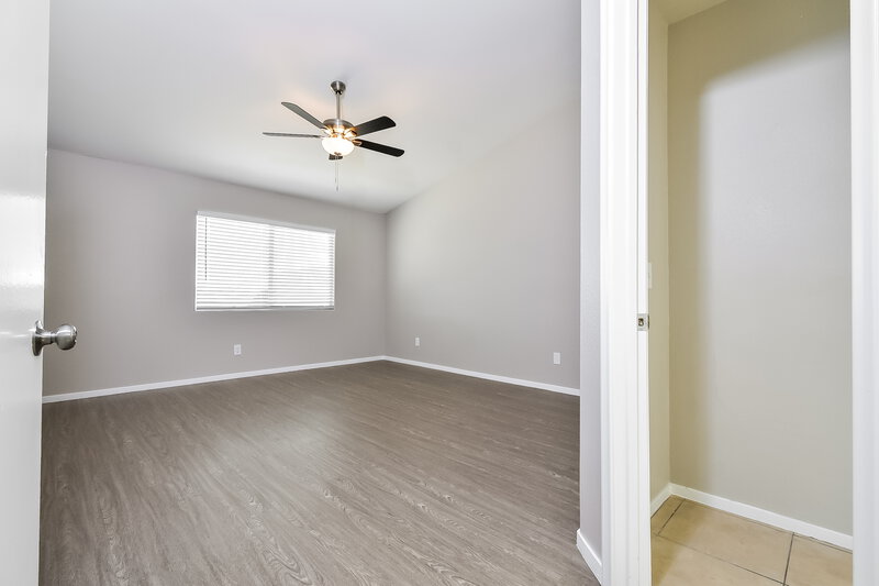 2,125/Mo, 5828 Meadow Dale Dr North Las Vegas, NV 89031 Main Bedroom View