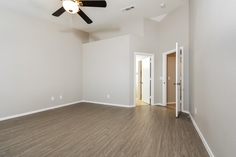 2,125/Mo, 5828 Meadow Dale Dr North Las Vegas, NV 89031 Main Bedroom View 2