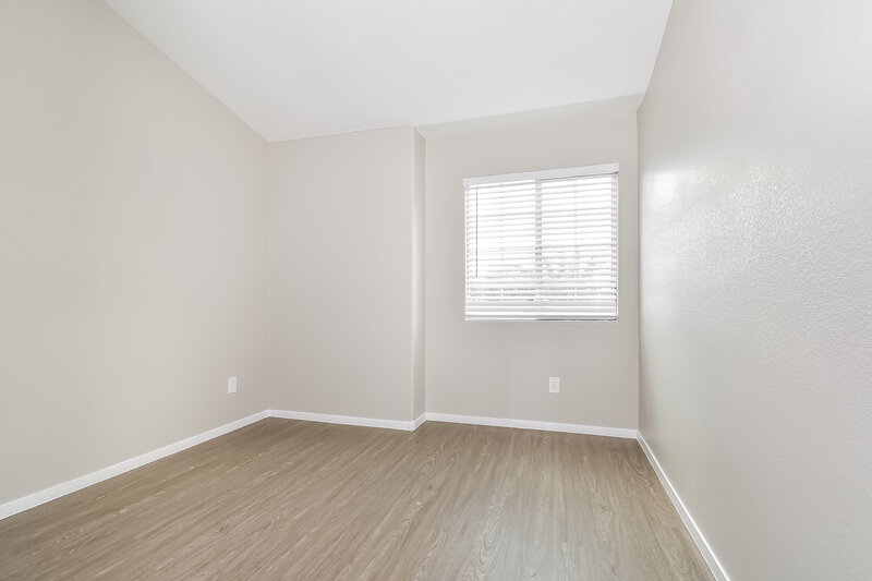 2,125/Mo, 5828 Meadow Dale Dr North Las Vegas, NV 89031 Bedroom View