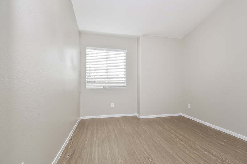 2,125/Mo, 5828 Meadow Dale Dr North Las Vegas, NV 89031 Bedroom View 2
