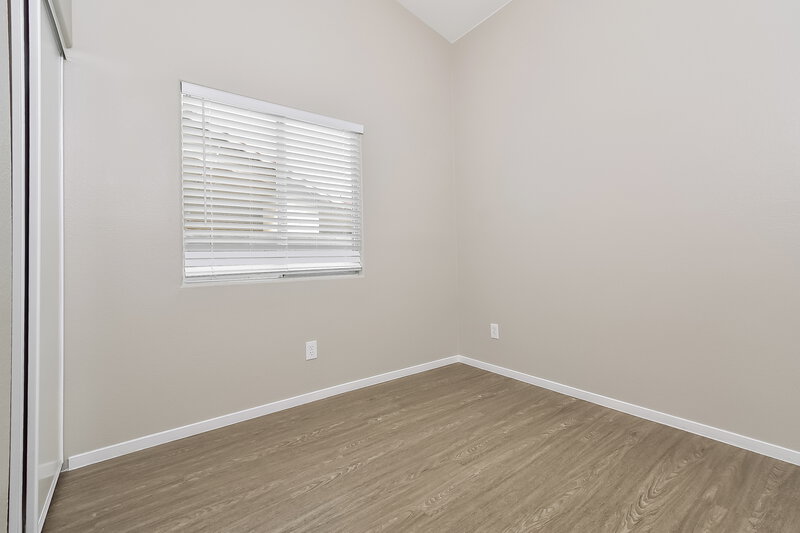 2,125/Mo, 5828 Meadow Dale Dr North Las Vegas, NV 89031 Bedroom View 3