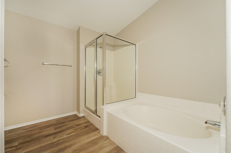 1,995/Mo, 4833 River Splash Ave Las Vegas, NV 89131 Main Bathroom View