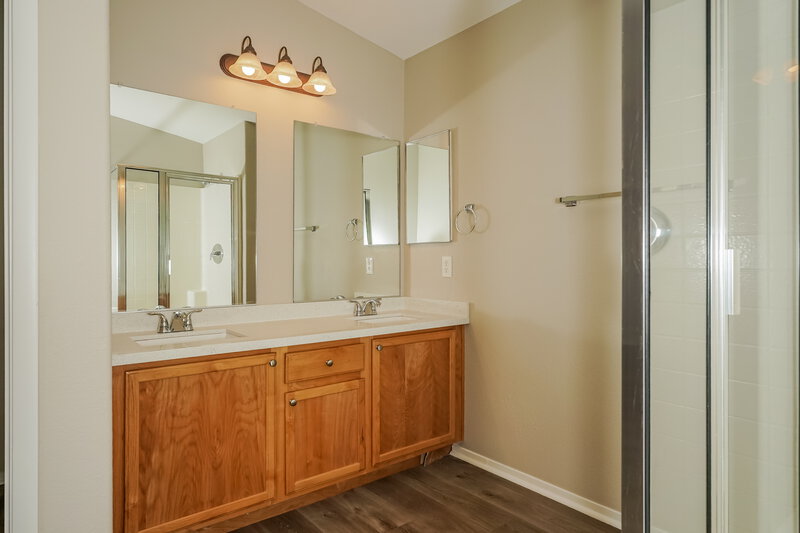 1,995/Mo, 4833 River Splash Ave Las Vegas, NV 89131 Main Bathroom View 2