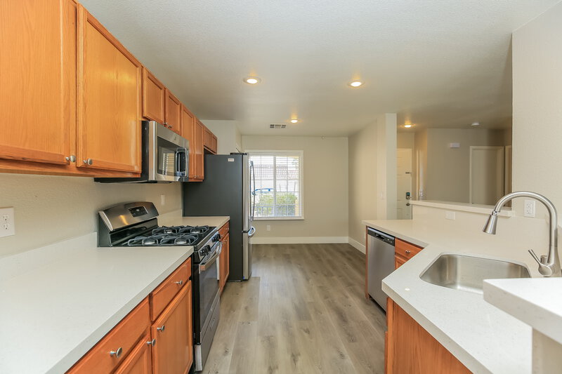 2,195/Mo, 7933 Hollow Pine St Las Vegas, NV 89143 Kitchen View 2