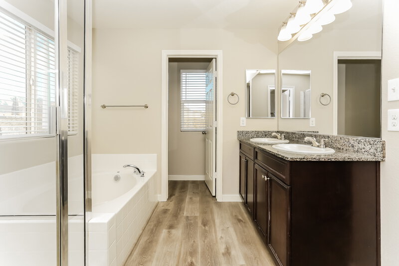 2,290/Mo, 7703 Ashby Gate St Las Vegas, NV 89166 Main Bathroom View