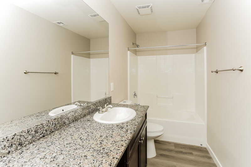2,290/Mo, 7703 Ashby Gate St Las Vegas, NV 89166 Bathroom View