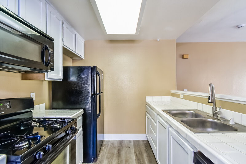 1,875/Mo, 1449 Morro Creek St Las Vegas, NV 89128 Kitchen View 2