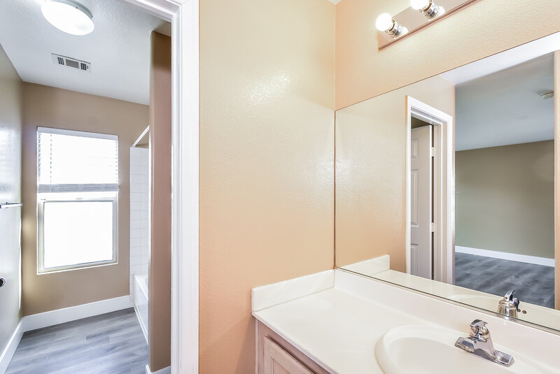 1,875/Mo, 1449 Morro Creek St Las Vegas, NV 89128 Main Bathroom View