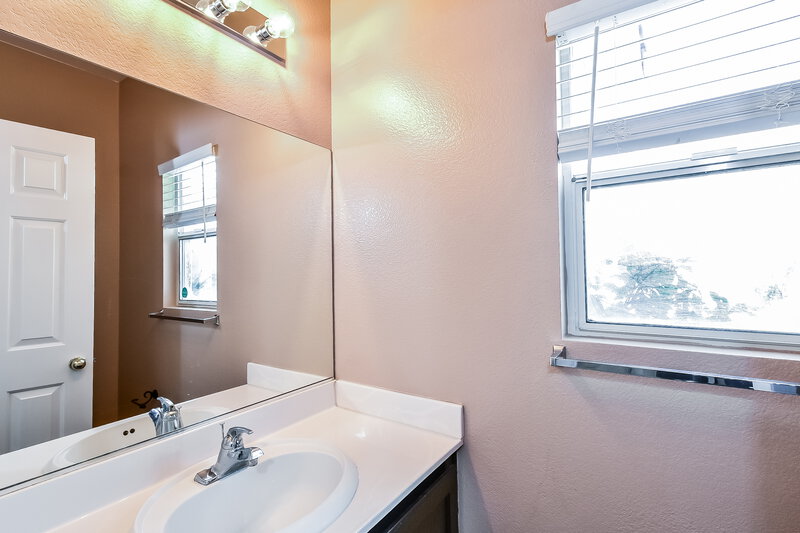 1,875/Mo, 1449 Morro Creek St Las Vegas, NV 89128 Bathroom View