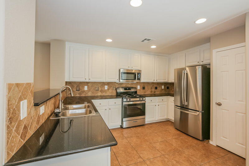 2,245/Mo, 8300 Wildwood Glen Dr Las Vegas, NV 89131 Kitchen View