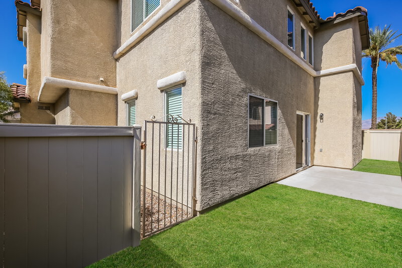2,245/Mo, 8300 Wildwood Glen Dr Las Vegas, NV 89131 Rear View