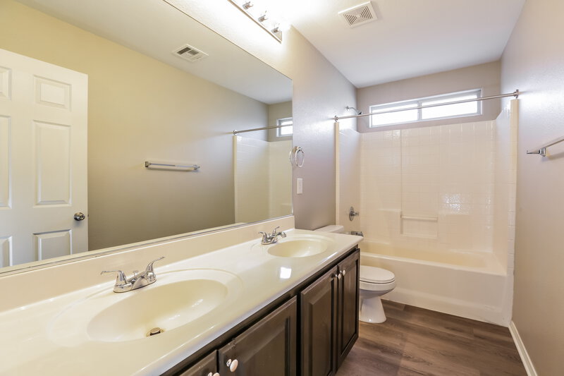 1,990/Mo, 4773 Longstock Ct Las Vegas, NV 89130 Main Bathroom View 2
