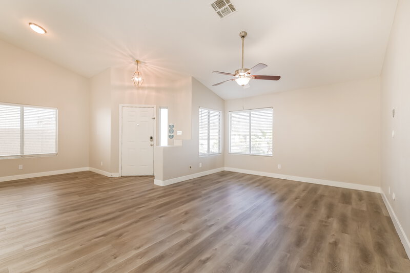 2,260/Mo, 132 Park Ridge Ln Henderson, NV 89002 Living Room View