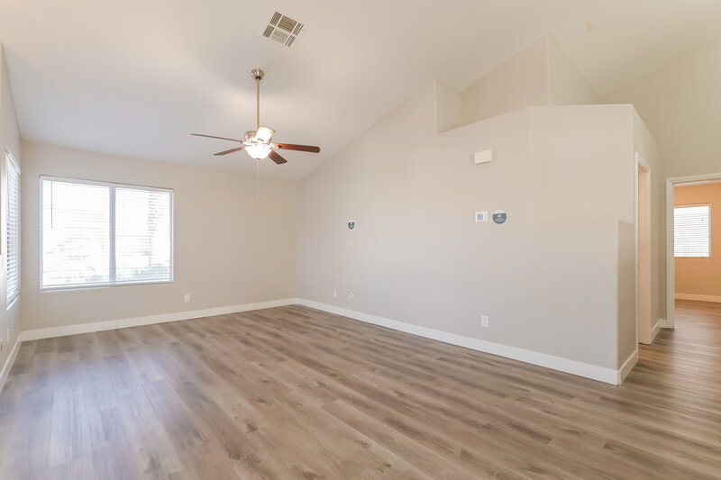 2,260/Mo, 132 Park Ridge Ln Henderson, NV 89002 Living Room View 2