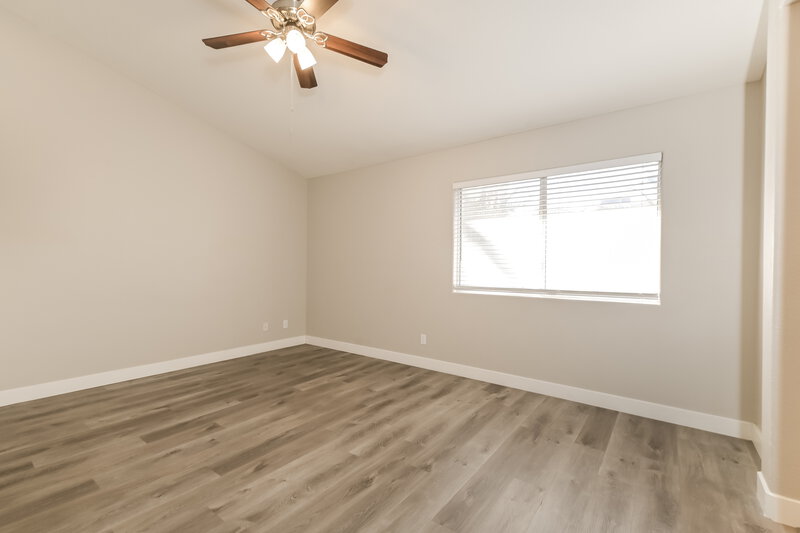 2,260/Mo, 132 Park Ridge Ln Henderson, NV 89002 Main Bedroom View