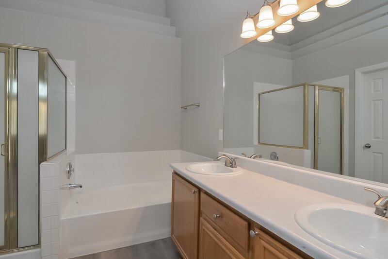 3,780/Mo, 698 Senator Ct Henderson, NV 89015 Main Bathroom View