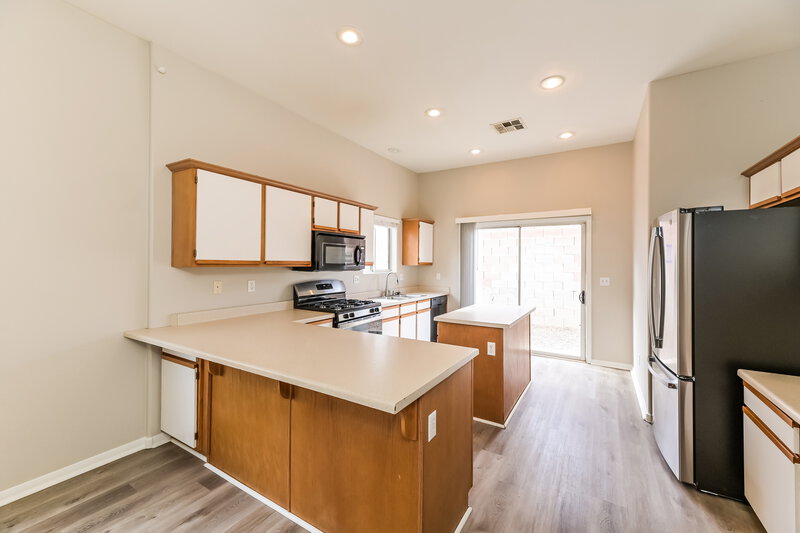 1,640/Mo, 2037 Jesse Scott St Las Vegas, NV 89106 Kitchen View
