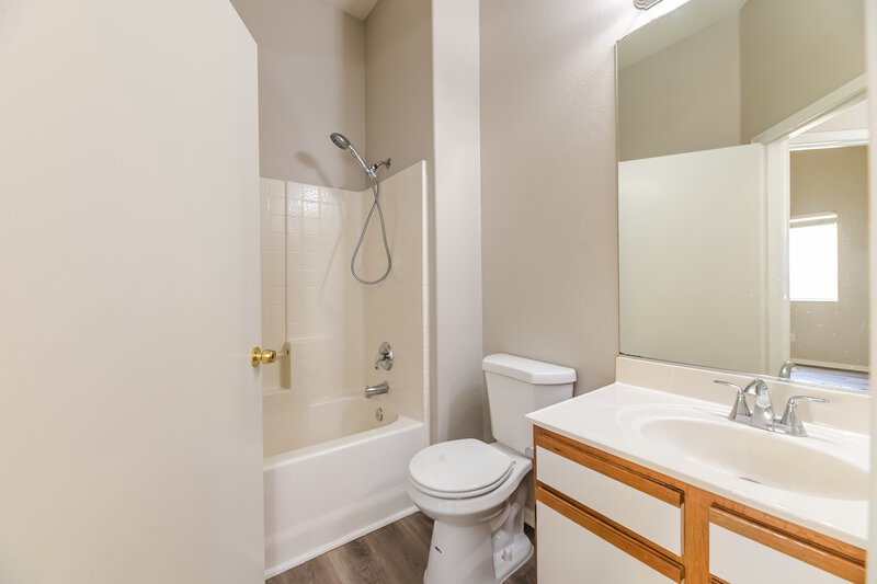 1,640/Mo, 2037 Jesse Scott St Las Vegas, NV 89106 Bathroom View